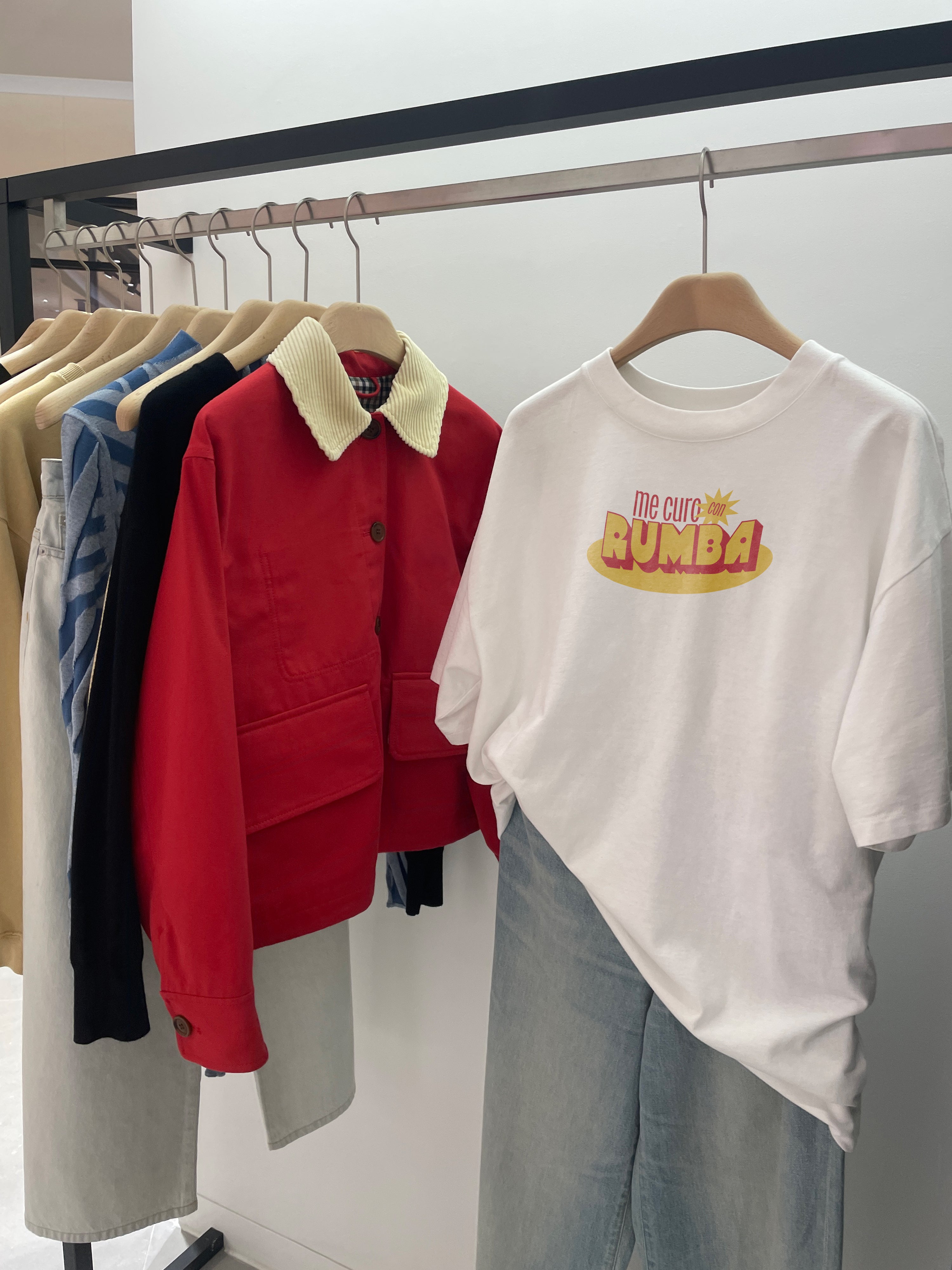 Camiseta "Me curo con rumba"